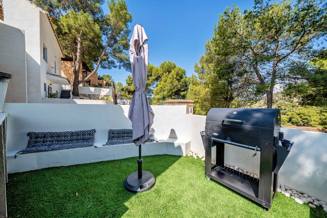 Exquisite luxury villa with sea views in a secure and peaceful setting of Pinares de San Anton