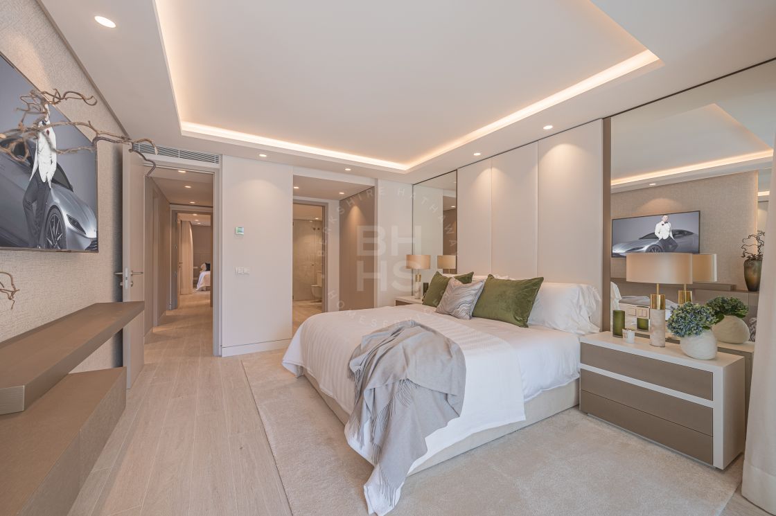 Stunning fully renovated ground-floor in the heart of the exclusive beachfront complex of Marina Puente Romano, Marbella’s Golden Mile