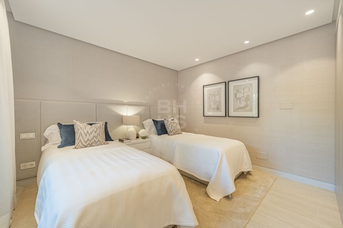 Stunning fully renovated ground-floor in the heart of the exclusive beachfront complex of Marina Puente Romano, Marbella’s Golden Mile