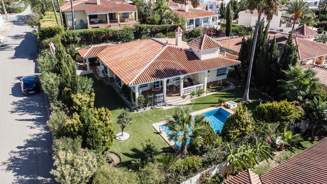Villas for sale in Puerto Romano, Estepona