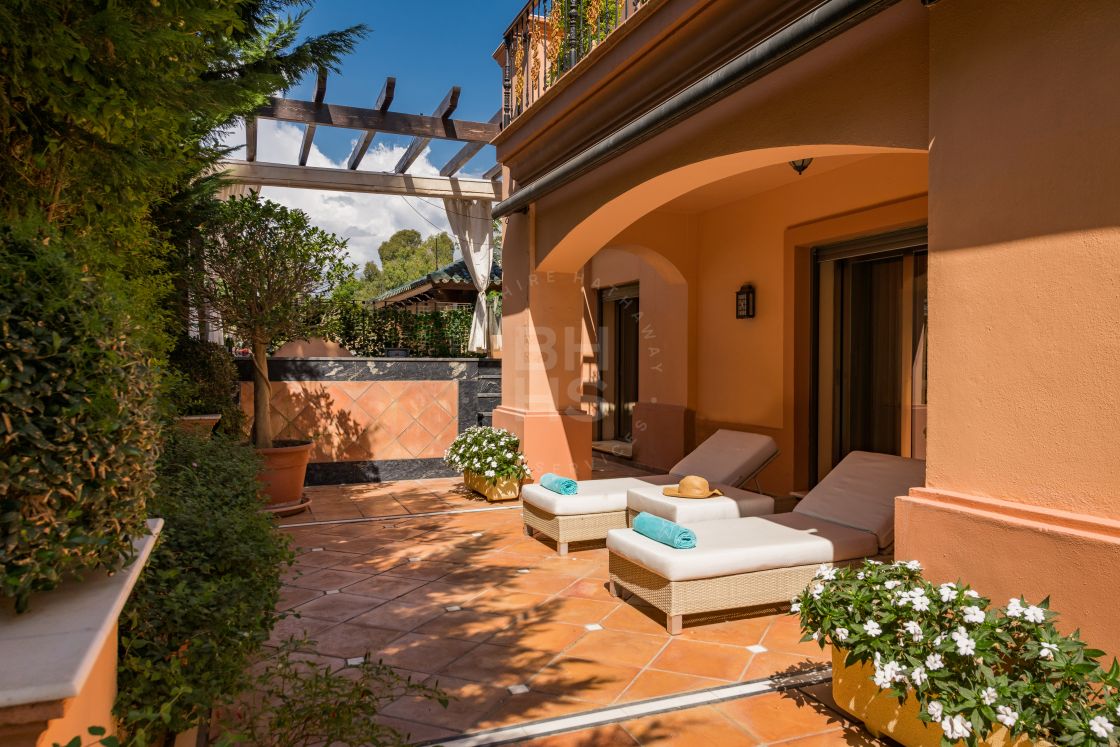 Huge beachfront duplex apartment in Casa Nova, Puerto Banús