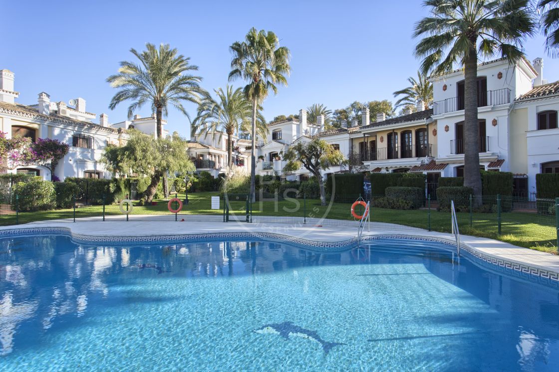 Great investment opportunity – Cosy townhouse in the beachfront complex of Laguna Beach, Estepona