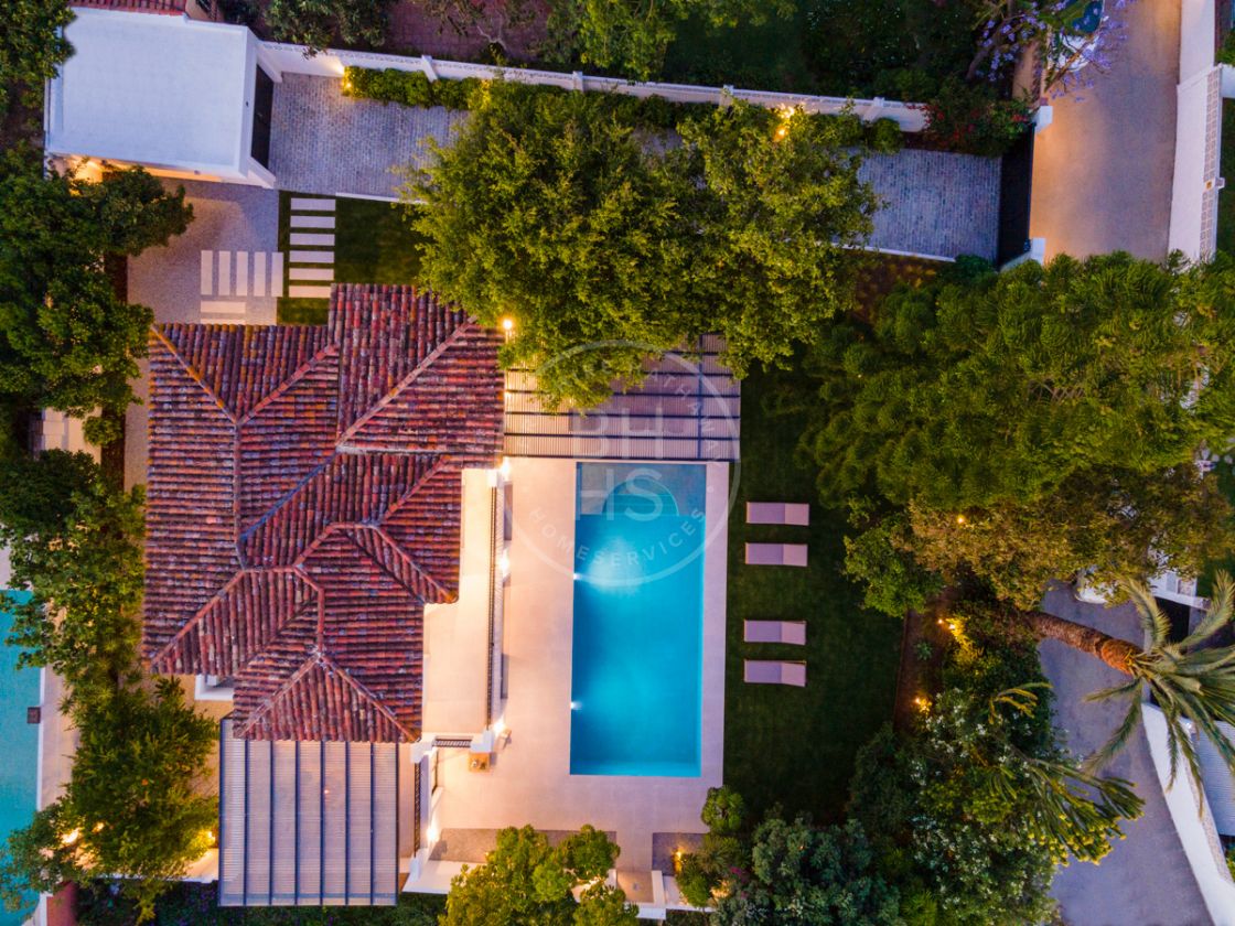 Villa totalmente renovada con encanto andaluz situada entre Puerto Banús y Cortijo Blanco