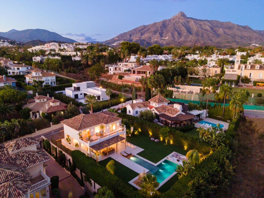 Lovely family villa in Atalaya de Río Verde, Nueva Andalucía