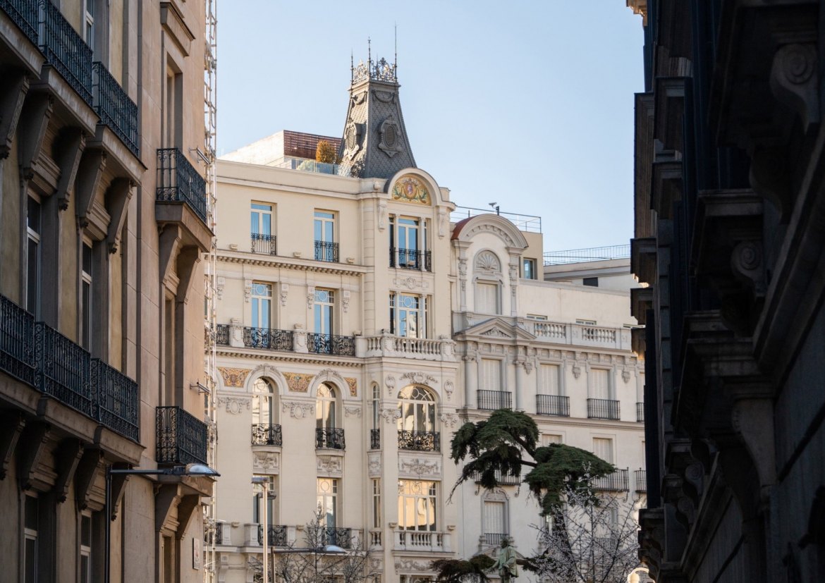 Edificio histórico en el centro de Madrid, zona de alta demanda en el mercado inmobiliario de lujo