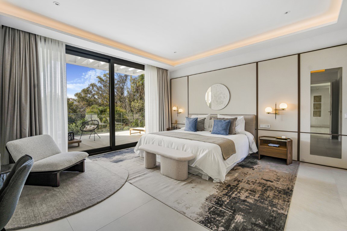 Stunning large contemporary style villa on Marbella's Golden Mile
