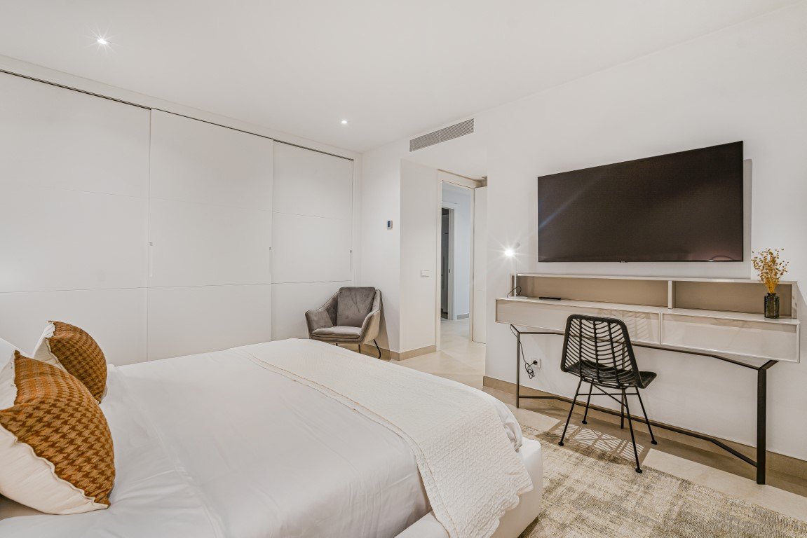 Stunning large contemporary style villa on Marbella's Golden Mile