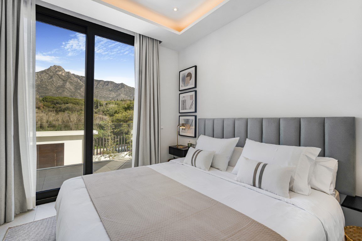 Stunning large contemporary style villa on Marbella's Golden Mile