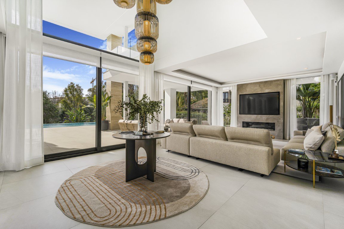 Stunning large contemporary style villa on Marbella's Golden Mile