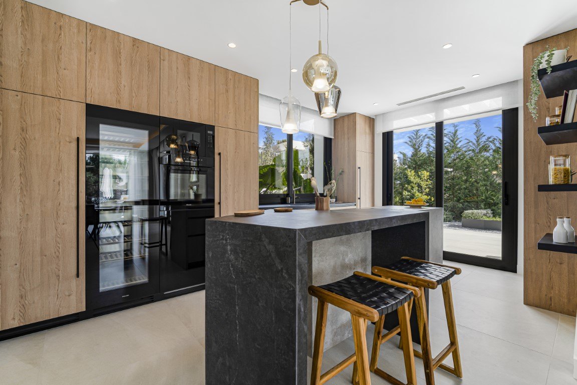 Stunning large contemporary style villa on Marbella's Golden Mile