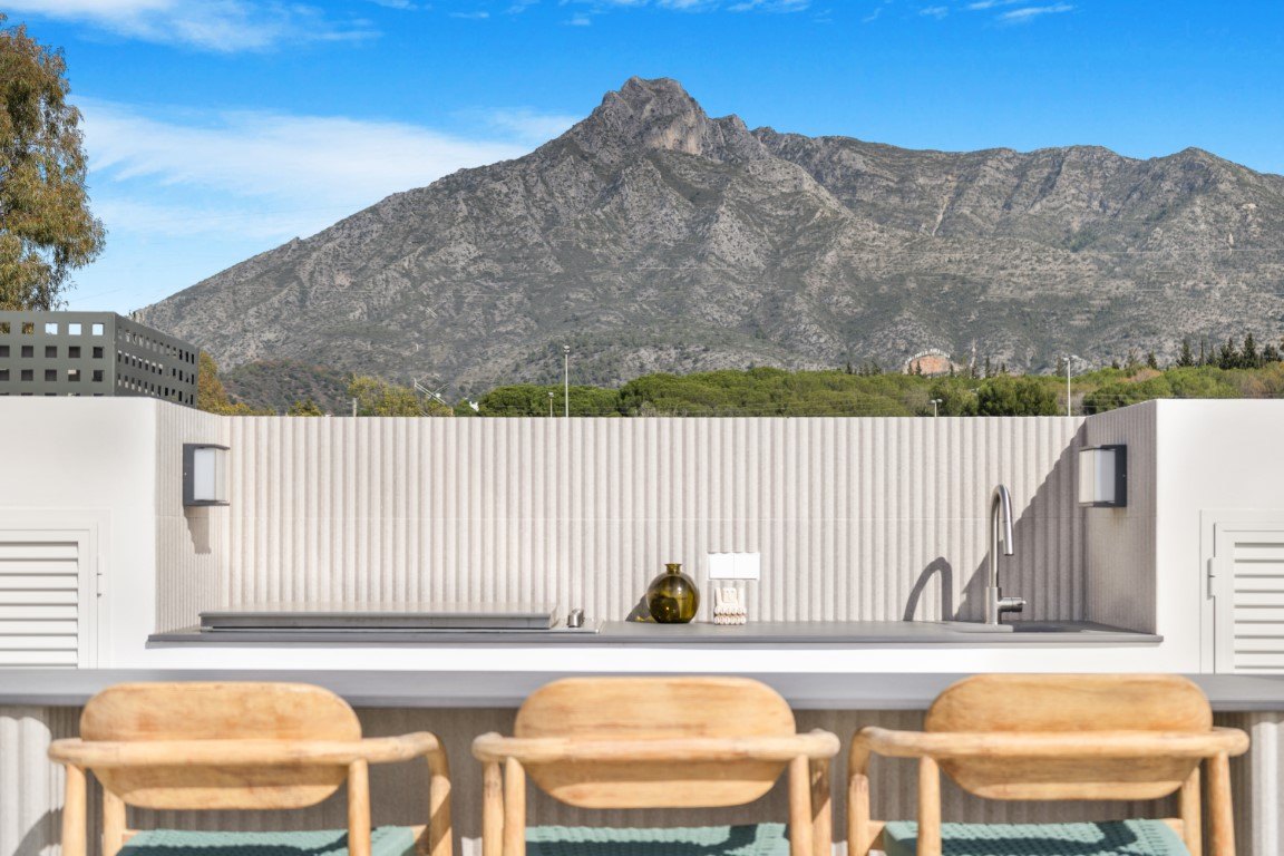 Stunning large contemporary style villa on Marbella's Golden Mile