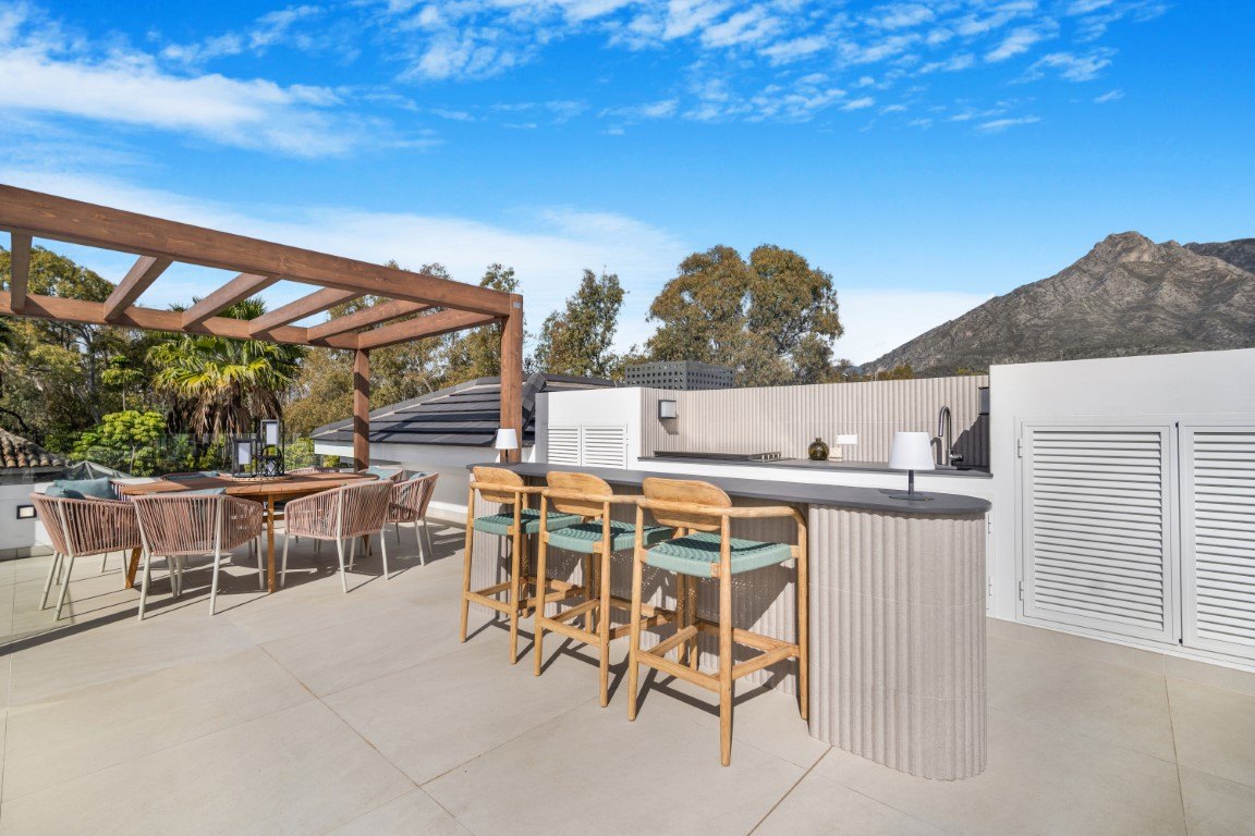 Stunning large contemporary style villa on Marbella's Golden Mile