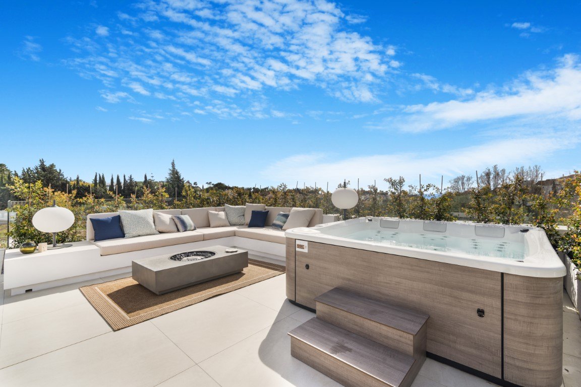 Stunning large contemporary style villa on Marbella's Golden Mile