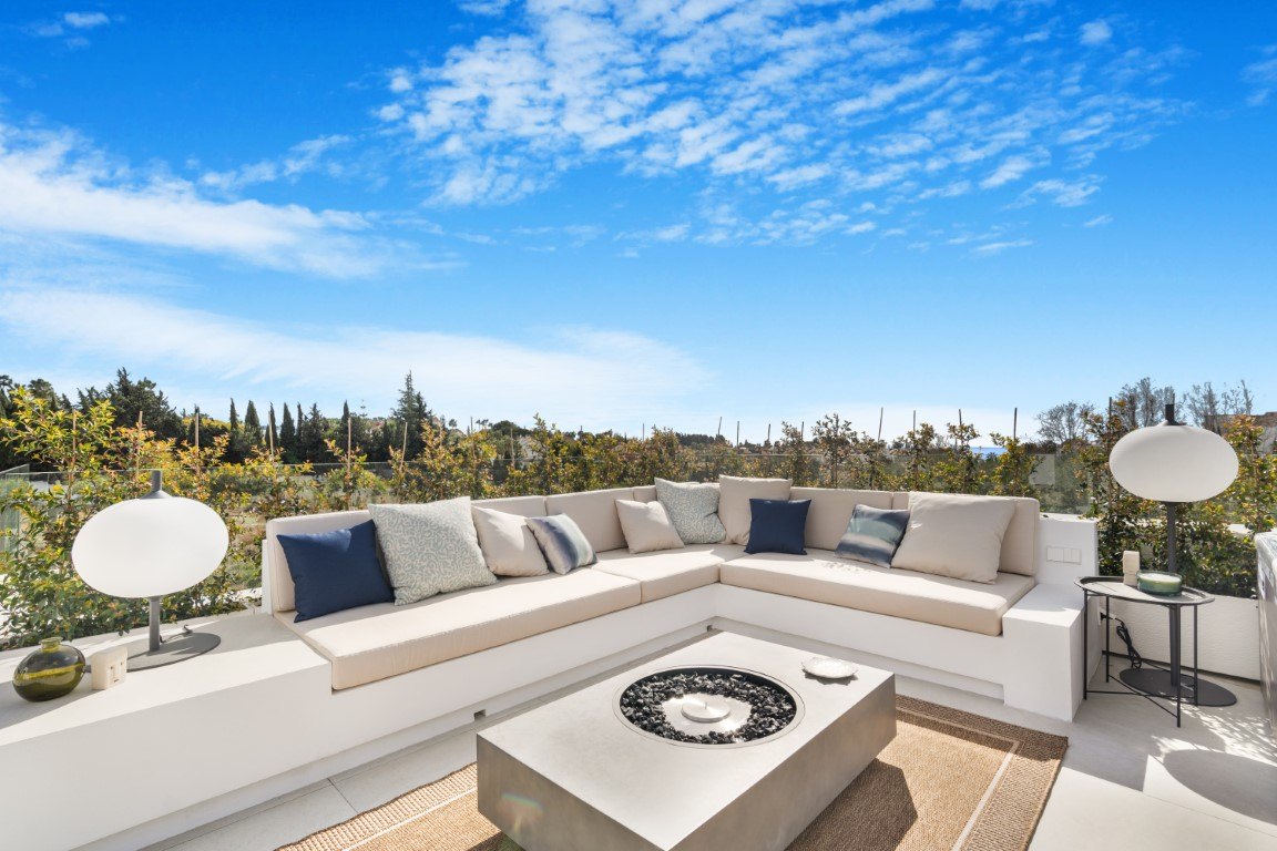 Stunning large contemporary style villa on Marbella's Golden Mile