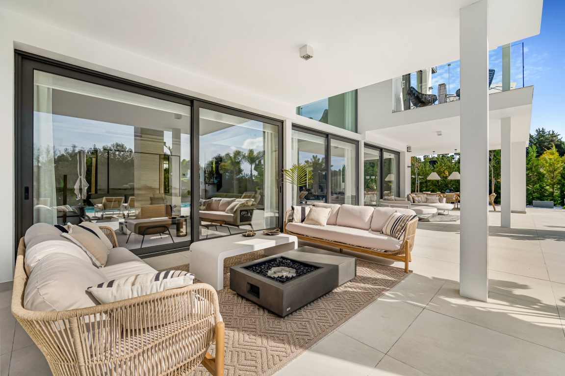 Stunning large contemporary style villa on Marbella's Golden Mile