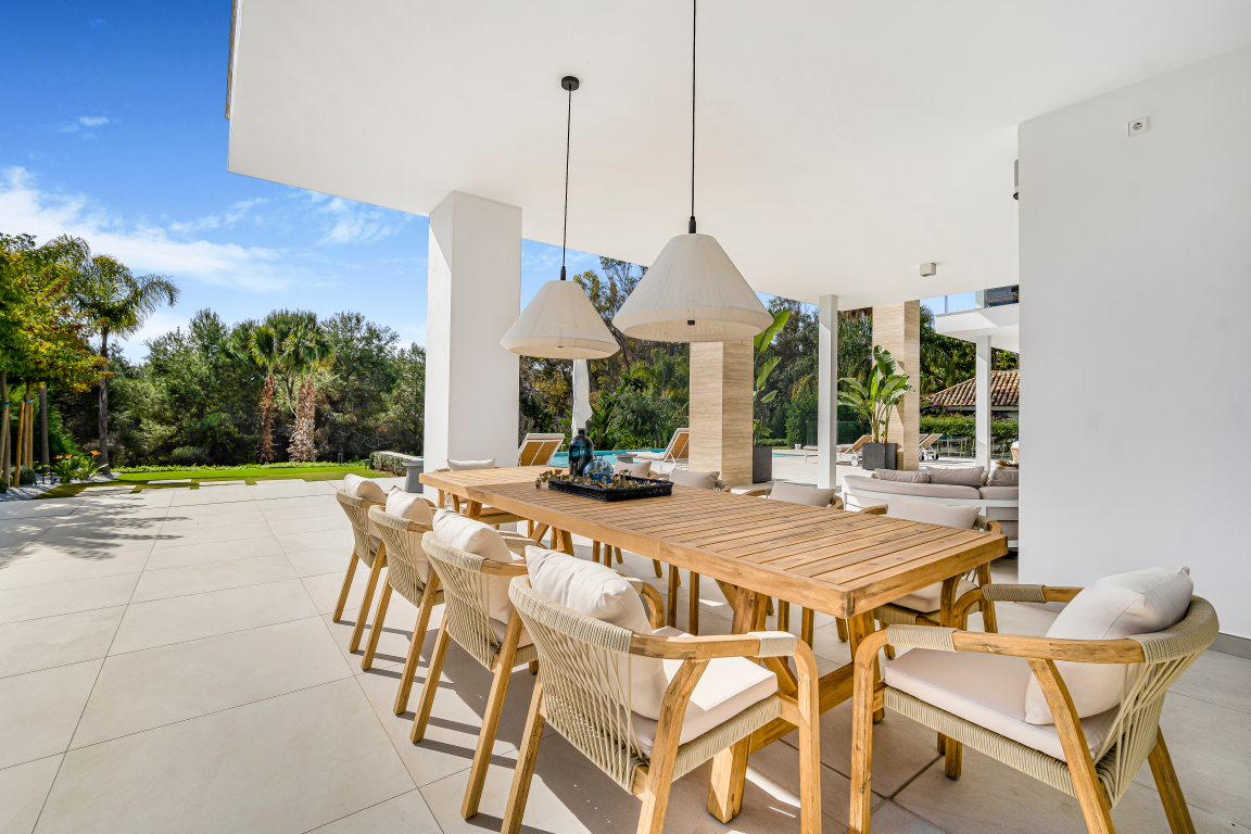 Stunning large contemporary style villa on Marbella's Golden Mile