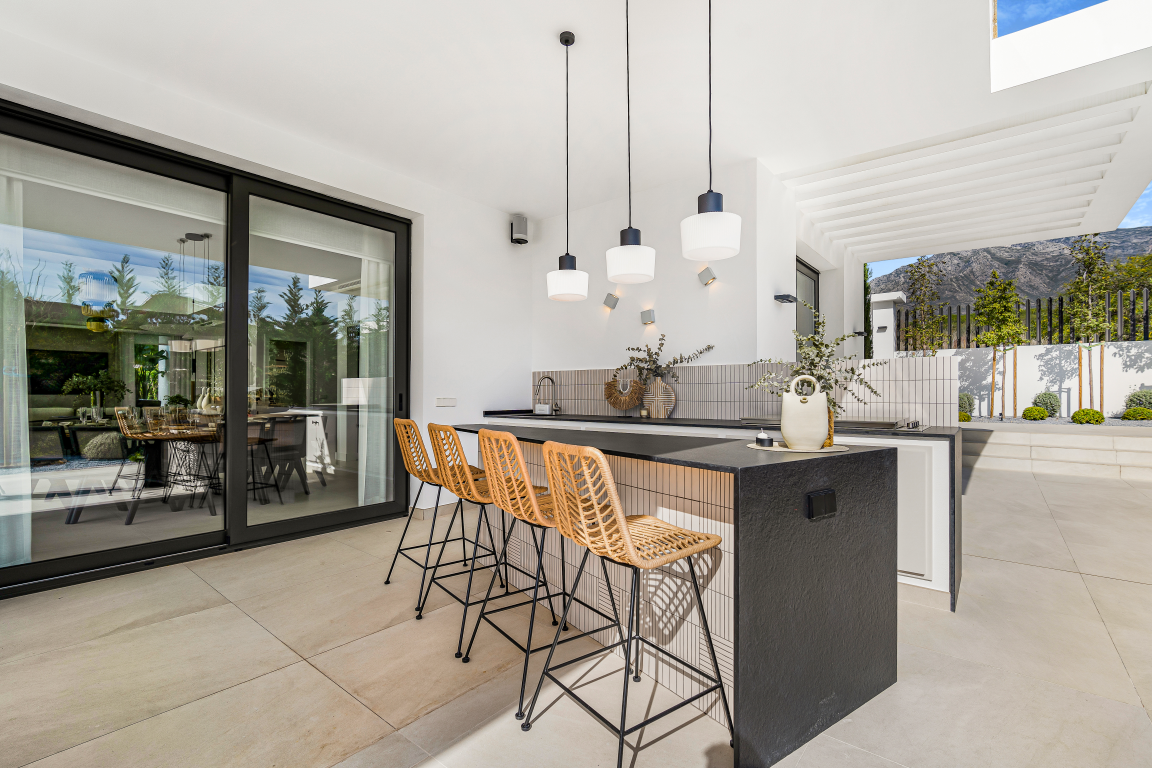 Stunning large contemporary style villa on Marbella's Golden Mile