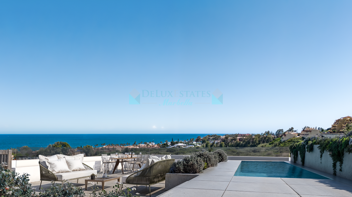 New-build penthouse with panoramic terrace, private pool, and sea views in Los Hidalgos, Manilva