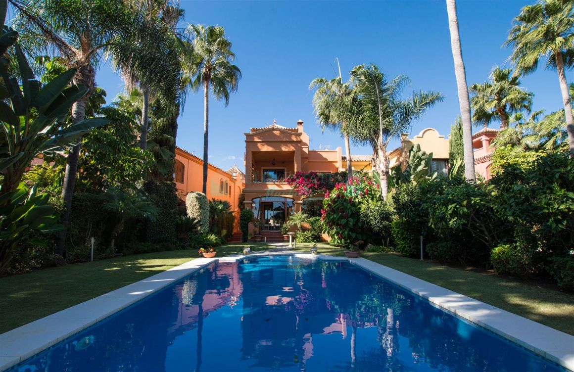 Luxury villa in a 24-hour security complex within walking distance to Puerto Banus, Costa del Sol