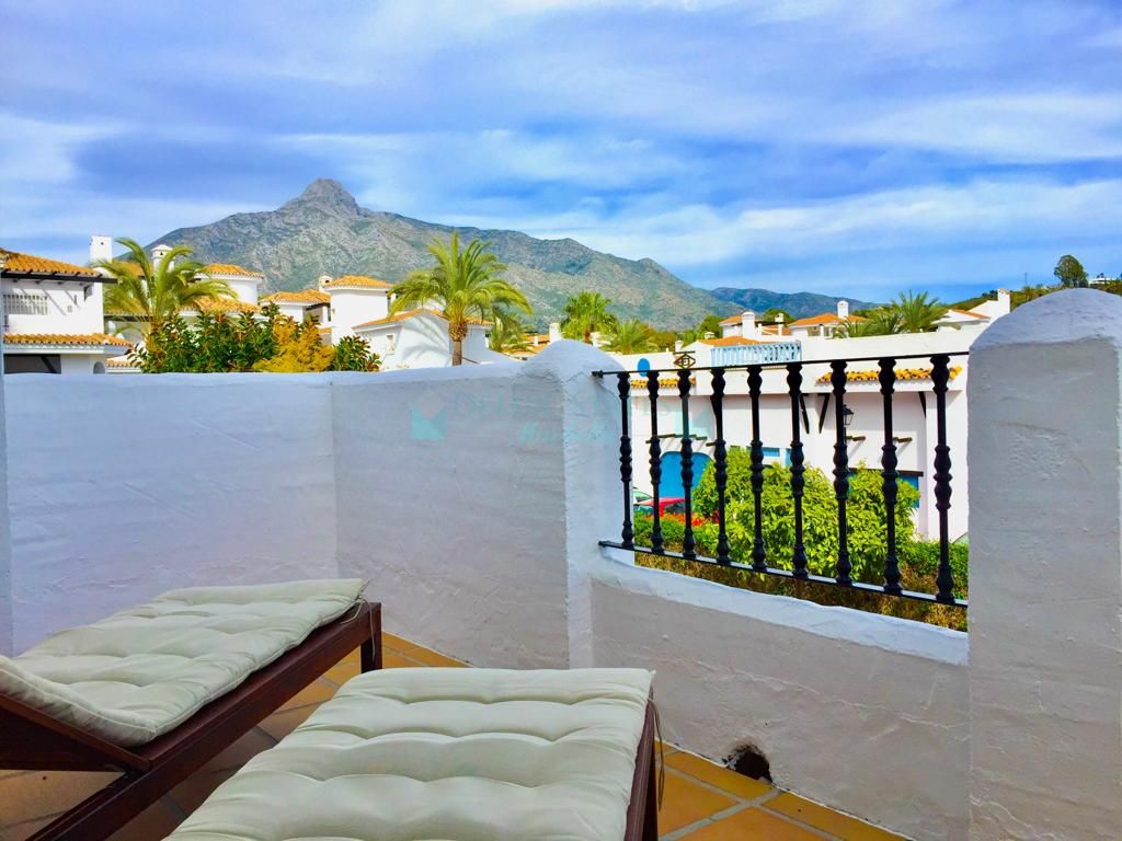 Fully reformed and furnished apartment for rent at Nueva Andalucia, Costa del Sol