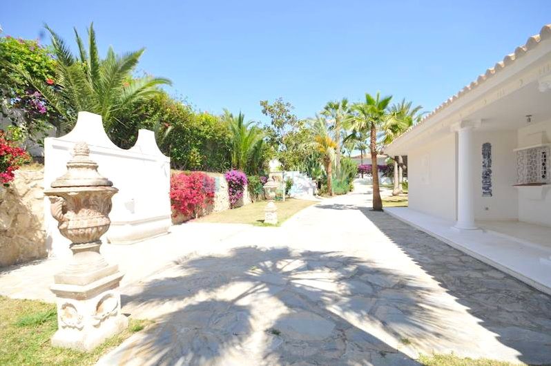 Luxury villa for sale and rent in Nueva Andalucia, Costa del Sol