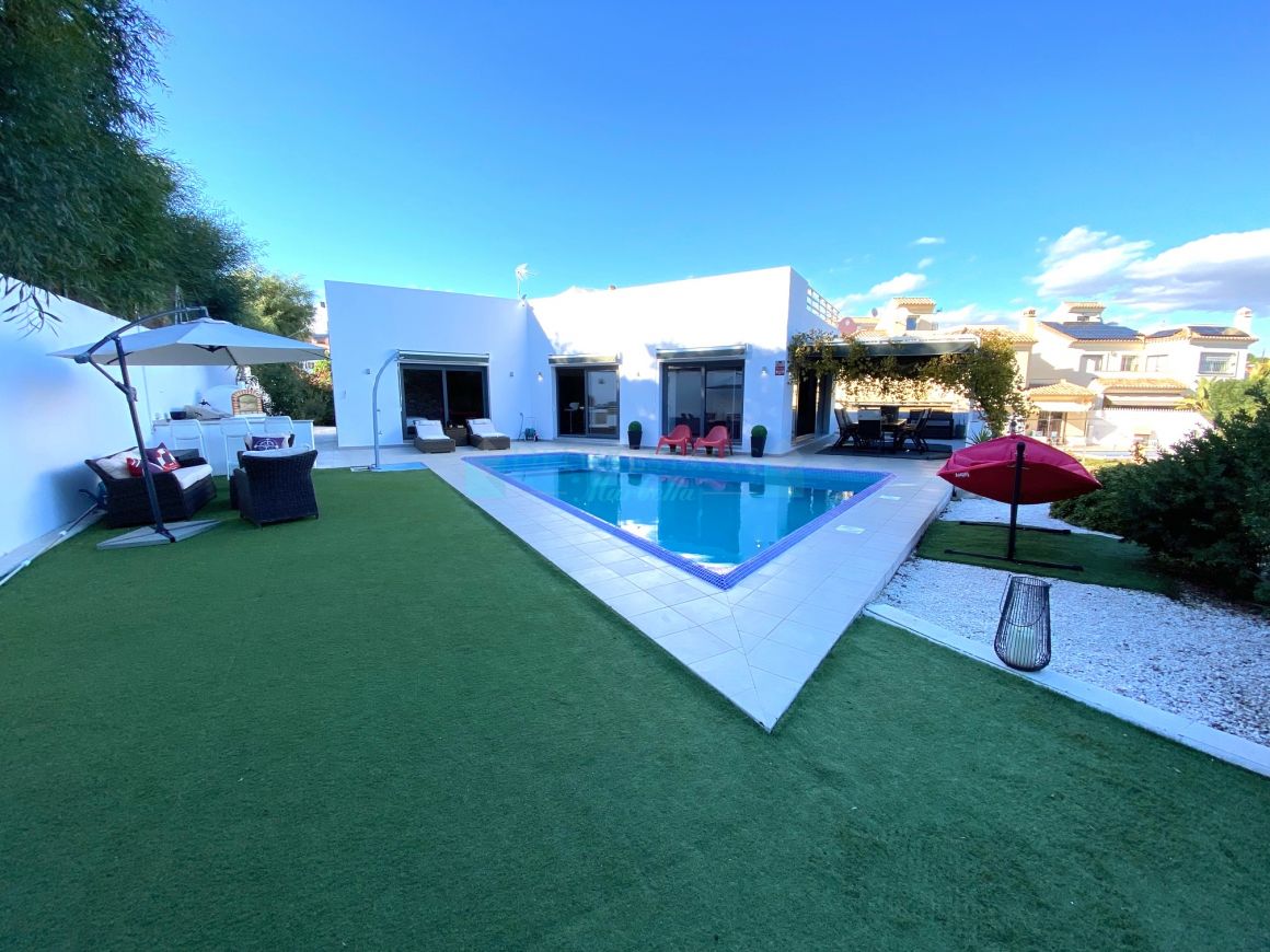 Luxurious villa for LONG TERM rental in El Faro, Mijas.