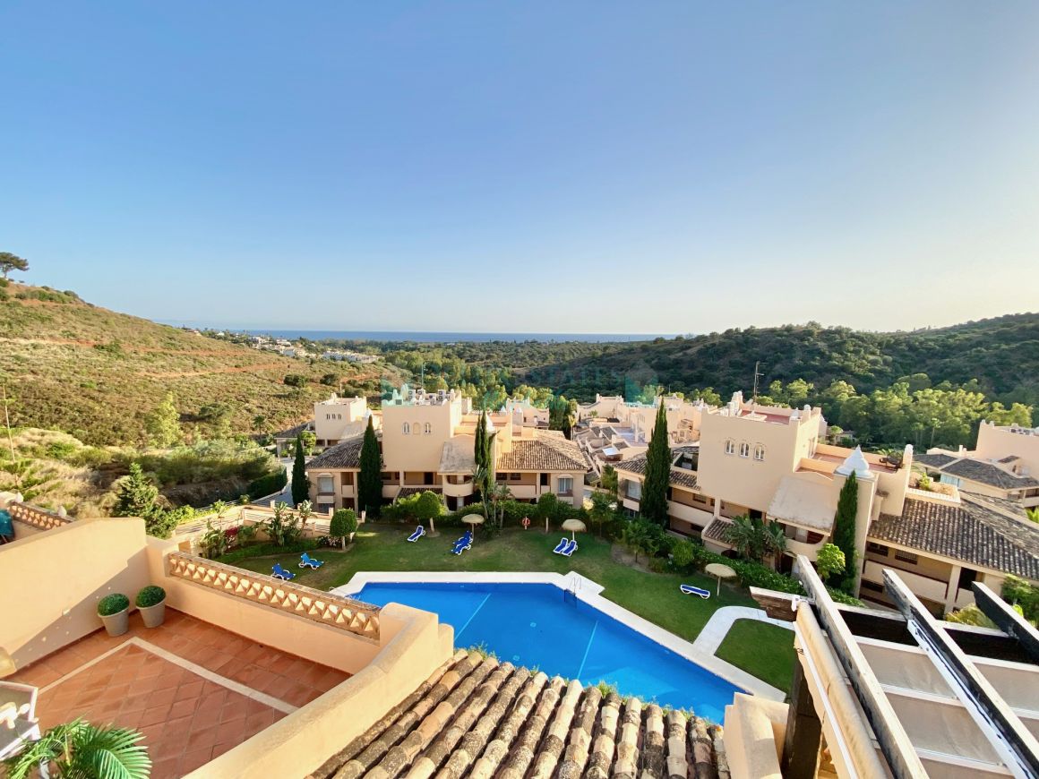 Large Duplex Penthouse in Elviria, Marbella.