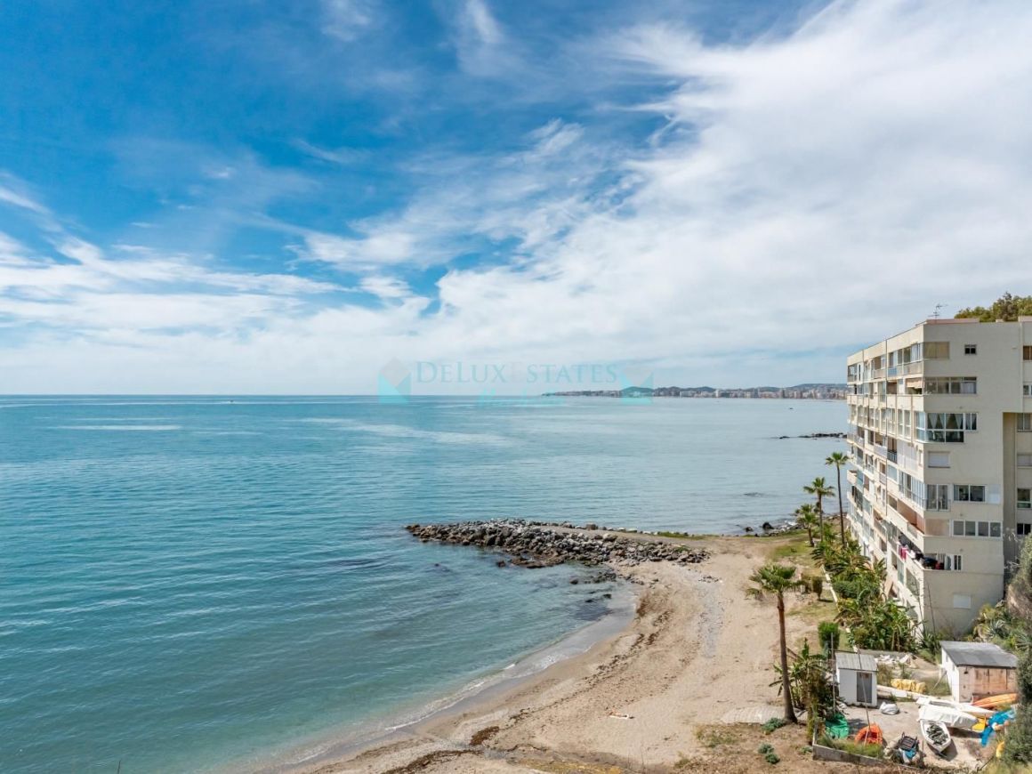 Beachfront apartment in La Perla, Benalmádena