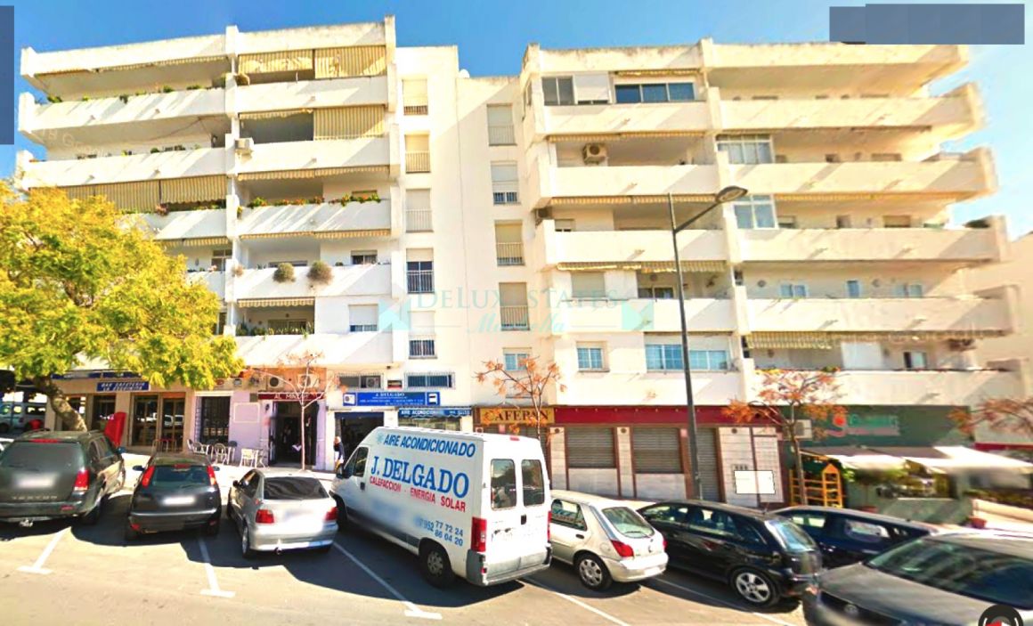 West-facing second-floor residence in the center of Marbella 300 metres away from the beach