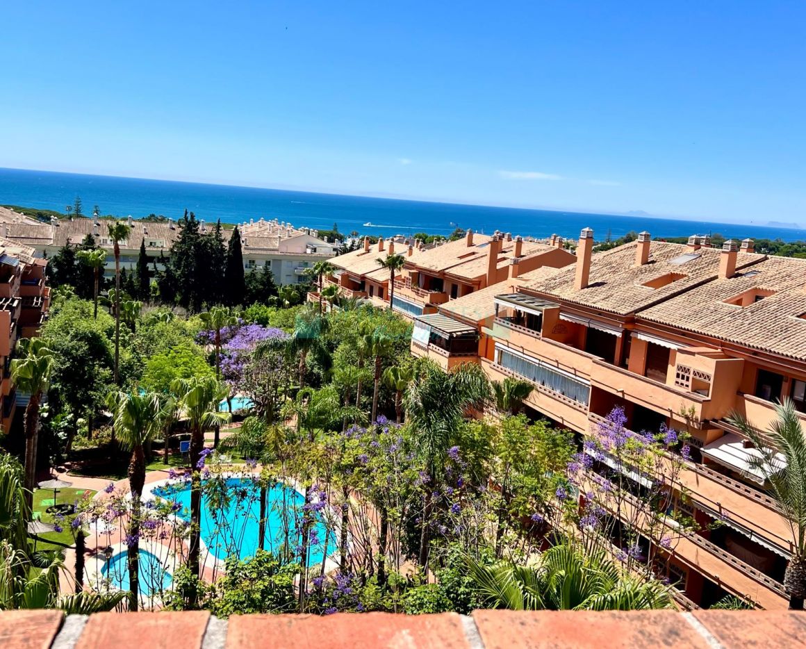 Fabulous Exterior Duplex Penthouse with Sea and Green Views in Marbella's Golden Mile