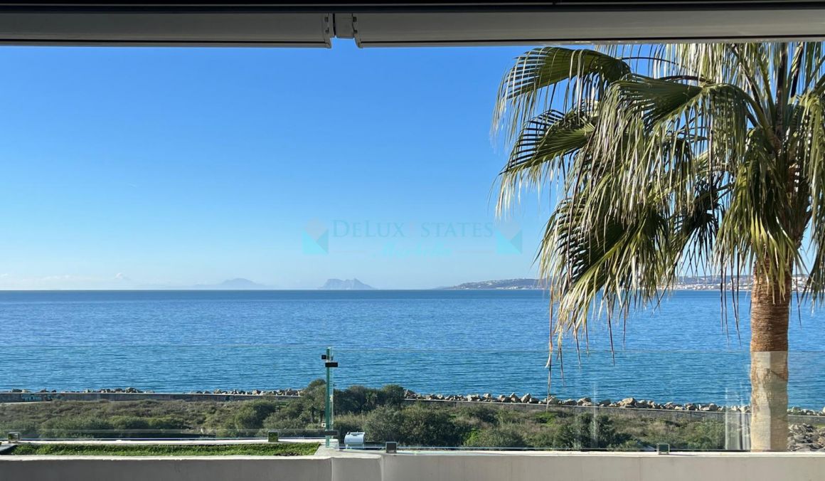 Exclusivo Apartamento Totalmente Reformado en Primera Línea de Playa