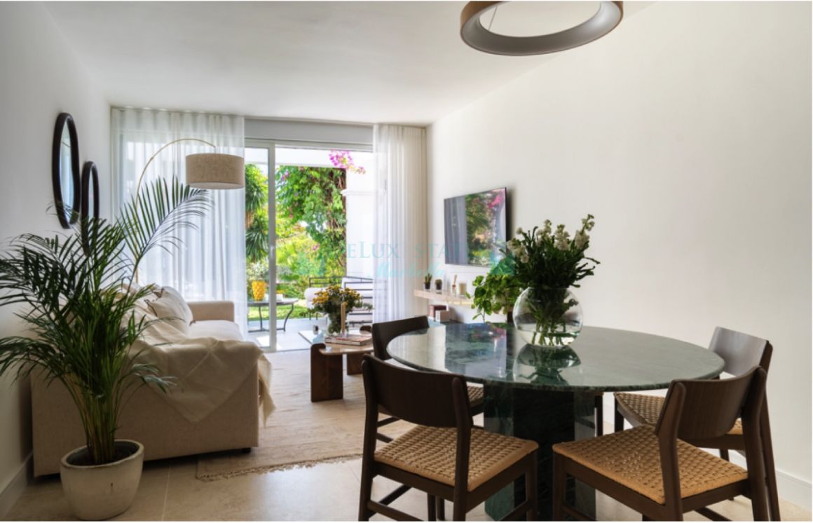 Recently Renovated 3-Bedroom Ground-Floor Apartment with Custom Finishes