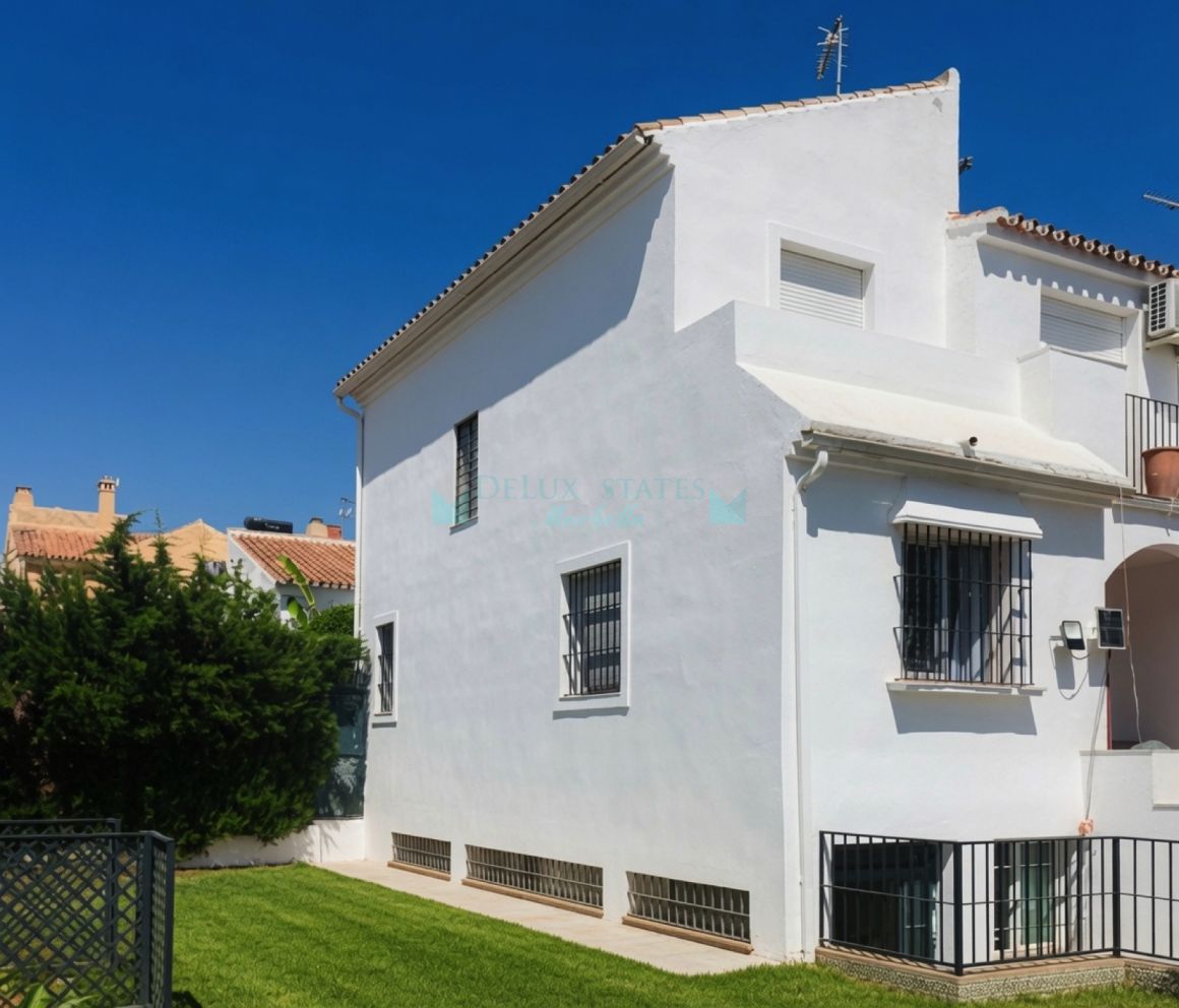 Semi Detached House in Atalaya, Estepona