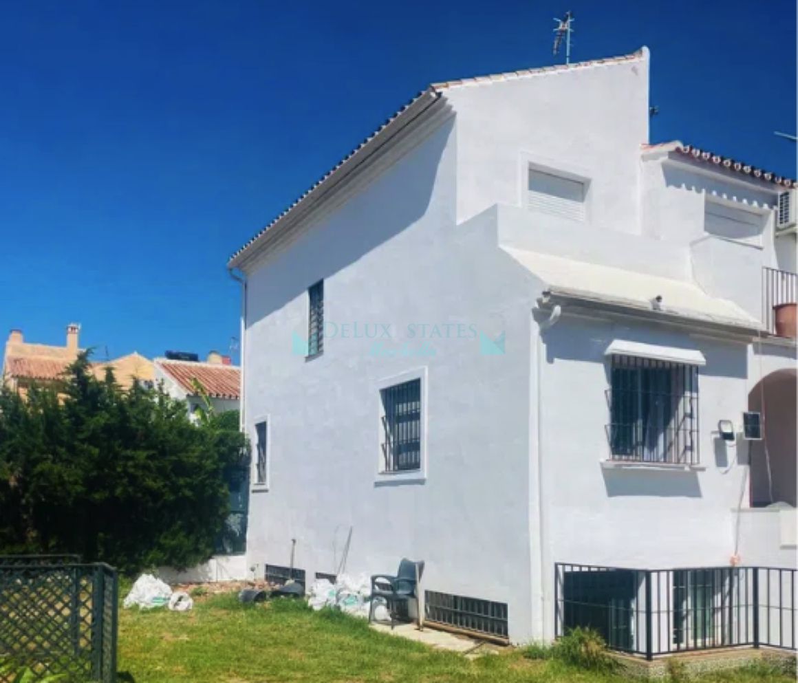 Semi Detached House in Atalaya, Estepona