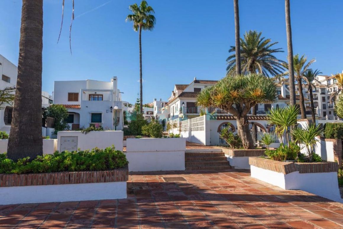 Charming Andalusian Beach House in the Heart of Puerto de la Duquesa – Tourist Licence in Place