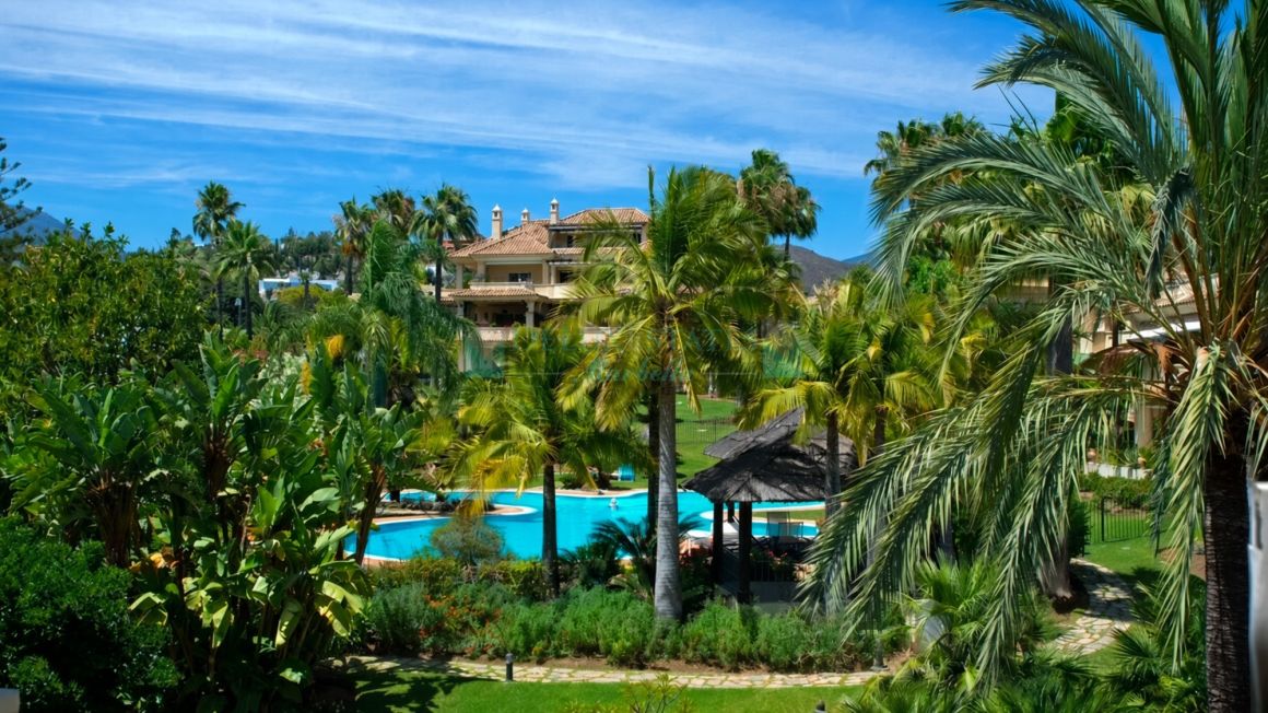 Elegant 2-Bedroom Penthouse with Sea & Golf Views