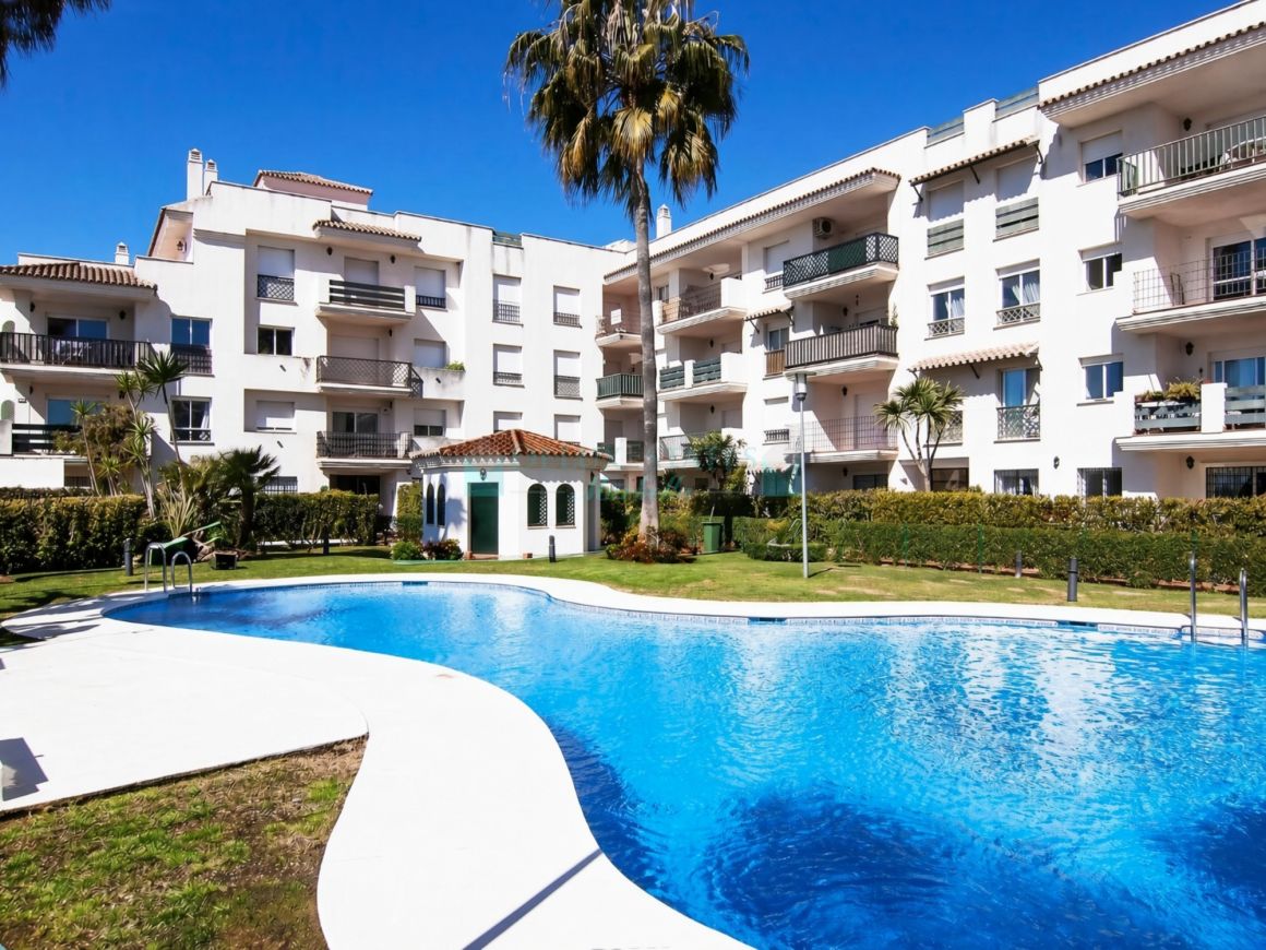 Spacious & Bright Apartment with Sea Views