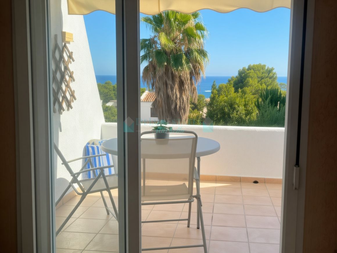 Charming Studio with Sea Views