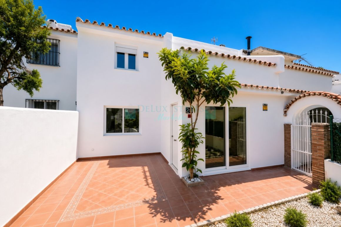 Fully Renovated Bright Townhouse in an Unbeatable Location