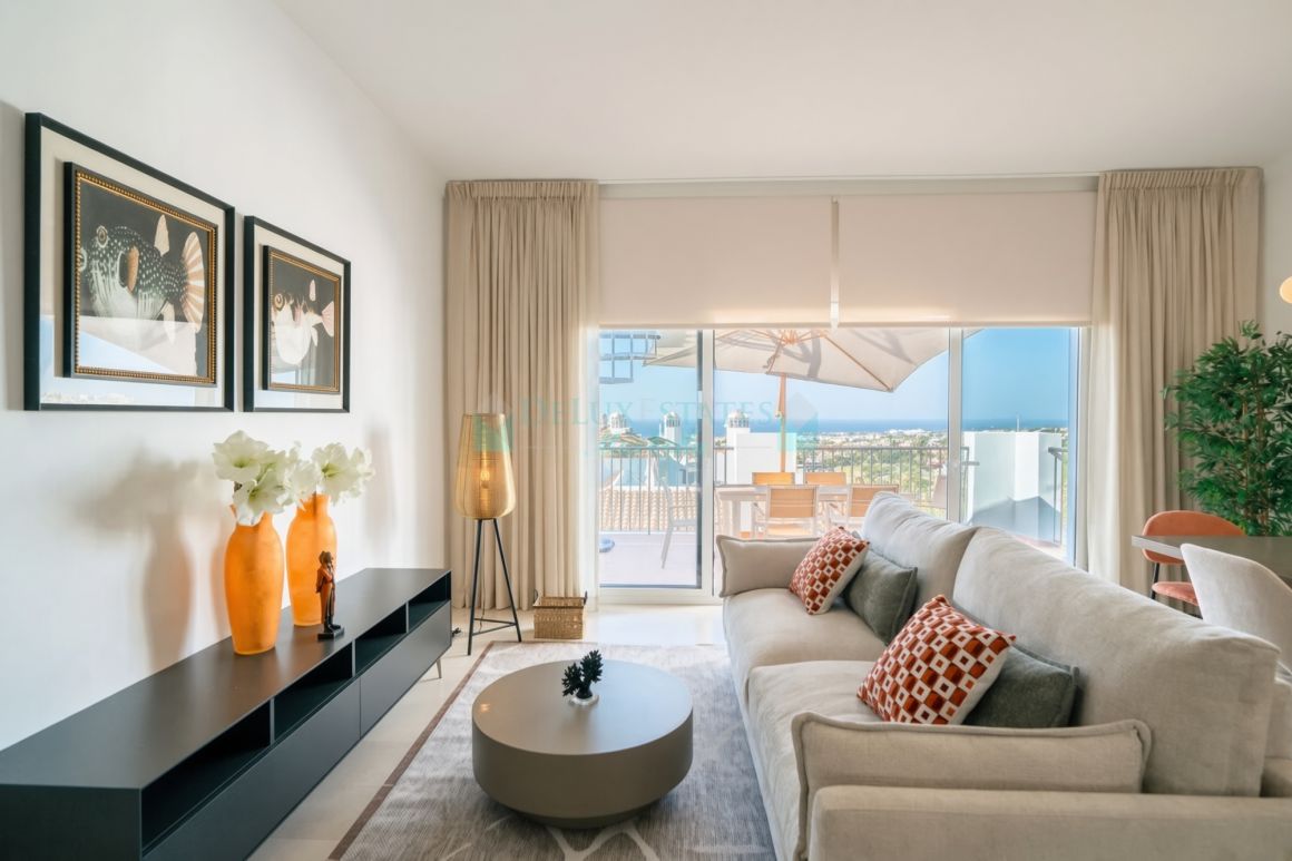 Spectacular Penthouse with 92 m² Solarium & Panoramic Views