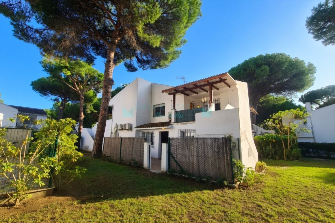 Bright Renovated Corner Apartment – Benamara, Estepona (200 m from the Beach)