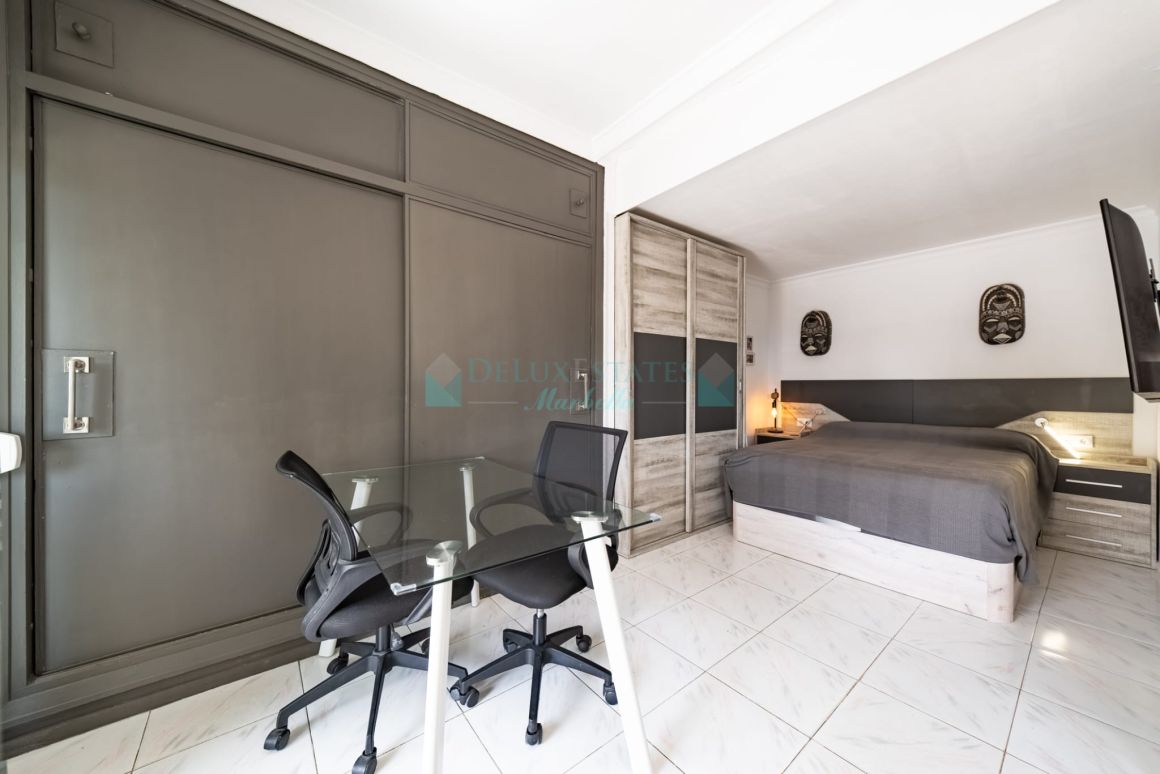 Beachfront Apartment with Sea Views – Marbella