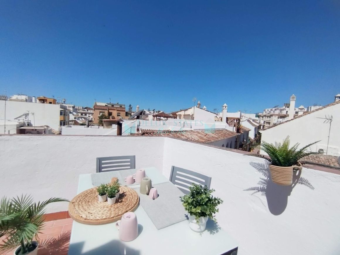 Bright 2-Bedroom Townhouse in the Heart of Estepona – Tourist Licence Included