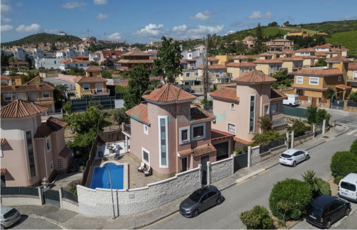 Fully Renovated 4-Bedroom Villa with Private Pool