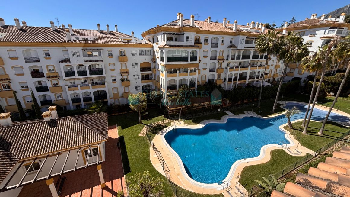 Ático Dúplex de 4 Dormitorios con Vistas al Mar