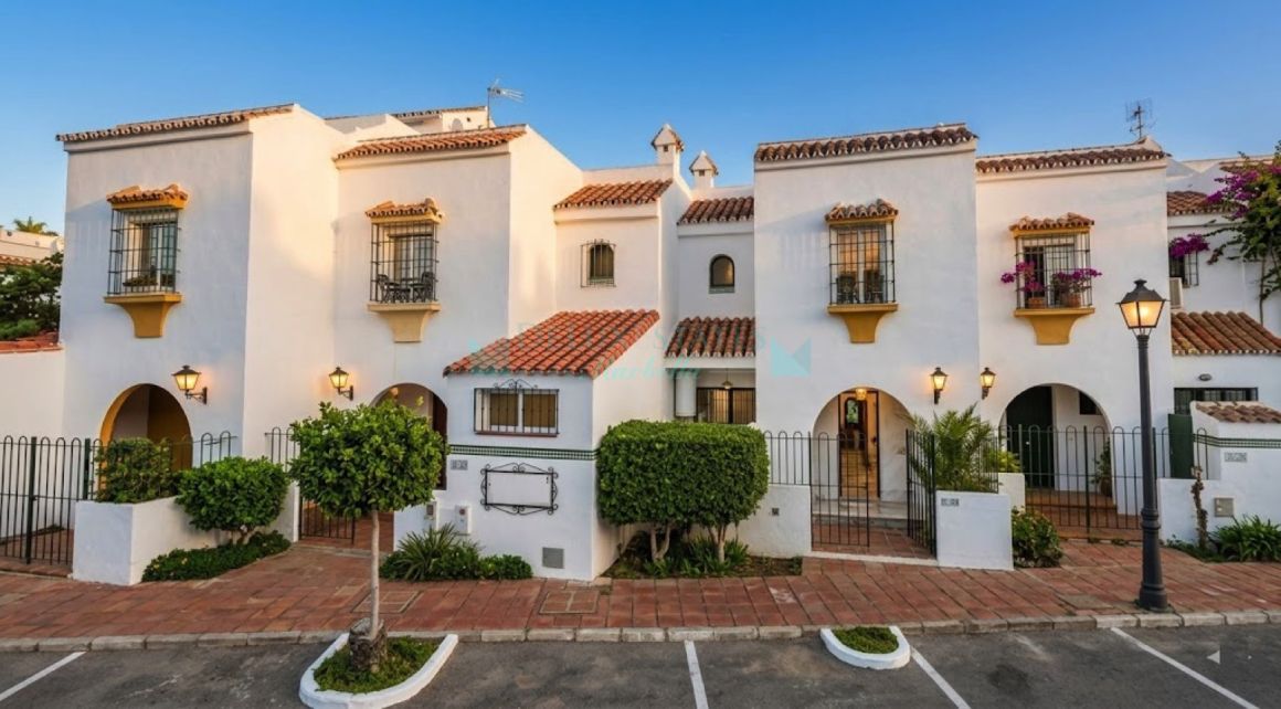 Modernised 3-Bedroom Beachside Townhouse with Private Garden & Roof Terraces