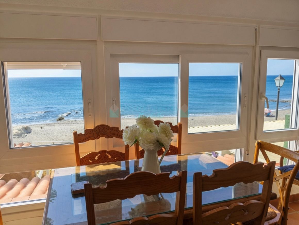 Wonderful First-Line Beach Apartment in Torreguadiaro