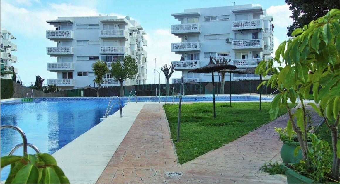 Bright 3-Bedroom Apartment with Sea Views