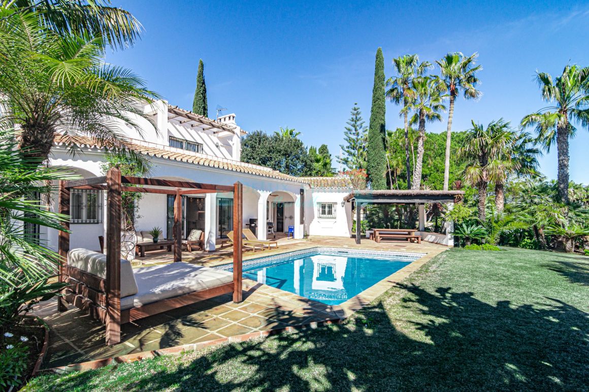 Stunning Fully Renovated Villa with Mountain Views – Long-Term Rental