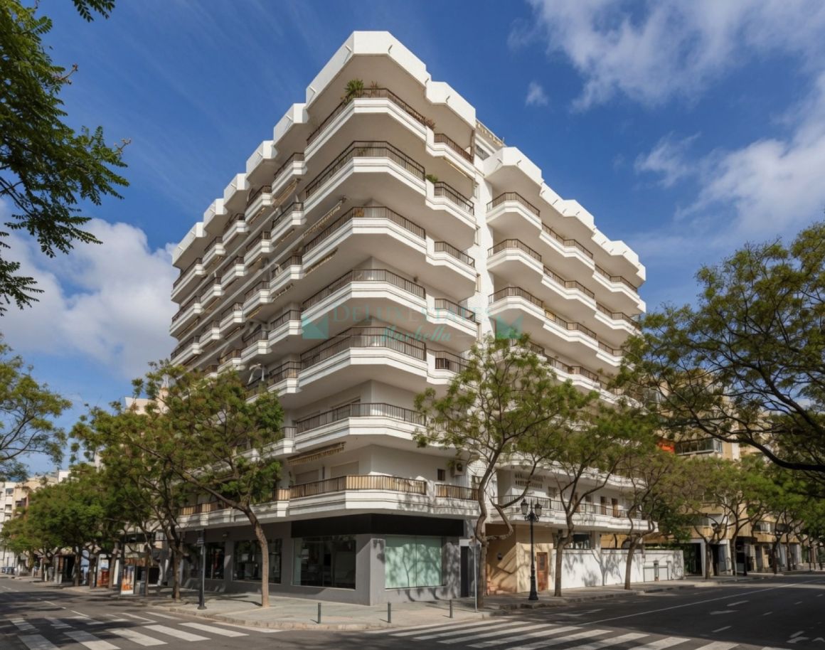Bright 2-Bedroom Apartment with Terraces – 100 Metres from the Beach, Playa de la Fontanilla